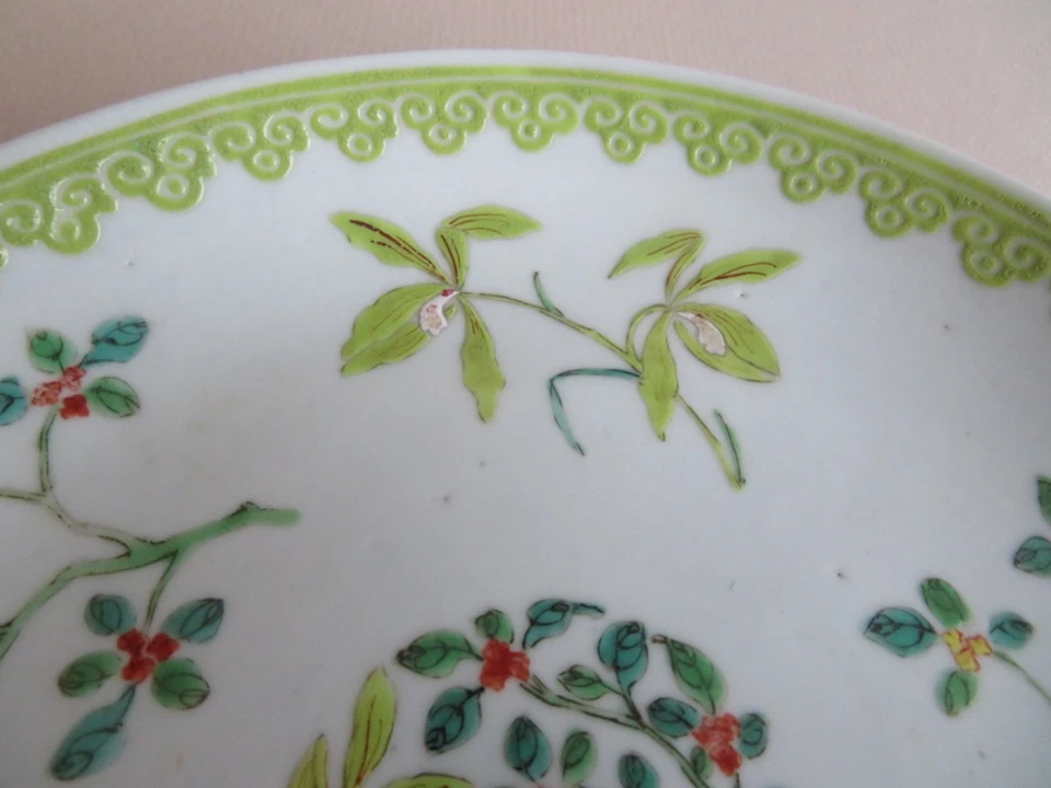PAR DE PLATOS CHINOS --- ESMALTE VERDE LIMA Y ROJO --- ORQUÍDEAS ---- SIGLO XIX Foto 4 de 4