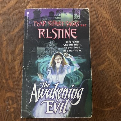 R.L. Stine Fear Street Sagas Book #10 The Awakening Evil - Cheerleader Series