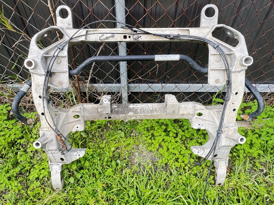 Cadillac ATS 2014-2019 suspensión delantera motor base subchasis travesaño OEM Foto 4 de 4