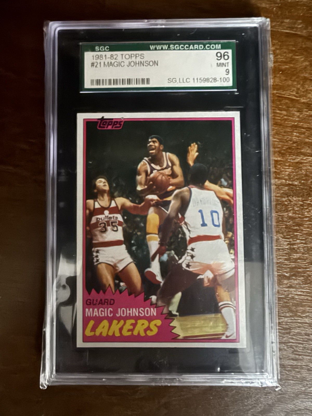 1981-82 Topps #21 Magic Johnson SGC 9