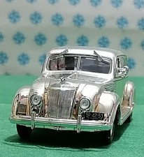 CHRYSLER Airflow 1934/37   - Vintage  diecast  1:43  Scale model Mint box