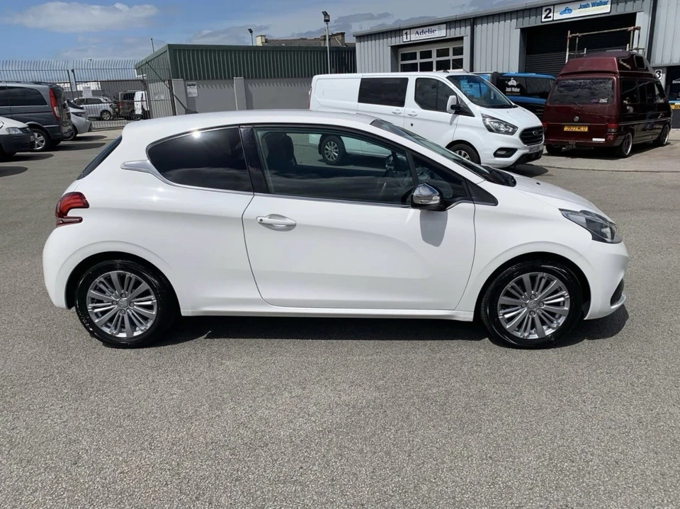 2016 Peugeot 208 Allure, 1.2 Petrol, Manual, 30,000 Miles - Image 2 of 4