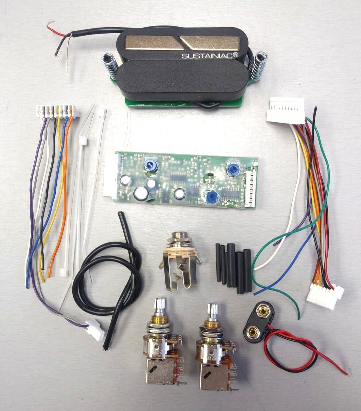 SUSTAINIAC Stealth Pro Kit con driver humbucker nero e pentole push/pull