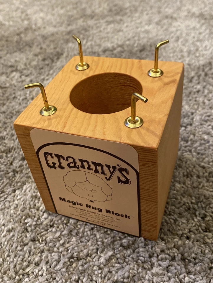 VINTAGE NOS GRANNY'S MAGIC ROPE RUG BLOCK KIT YARN MAKING MACHINE - Image 2 of 4