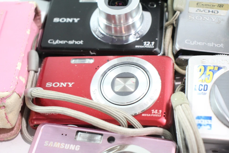 Assorted Digital Compact Cameras Inc Sony DSC-W1 & DSC-T90 Etc Job Lot - Image 3 of 4