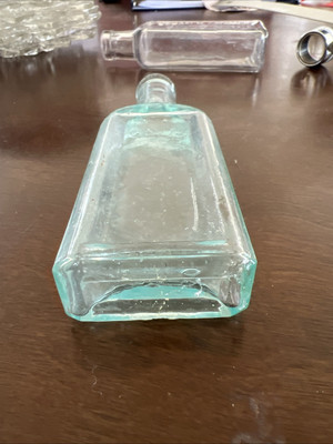 Davis  Vegetable Painkiller  Antique Aqua Blue Glass Remedy Bottle 