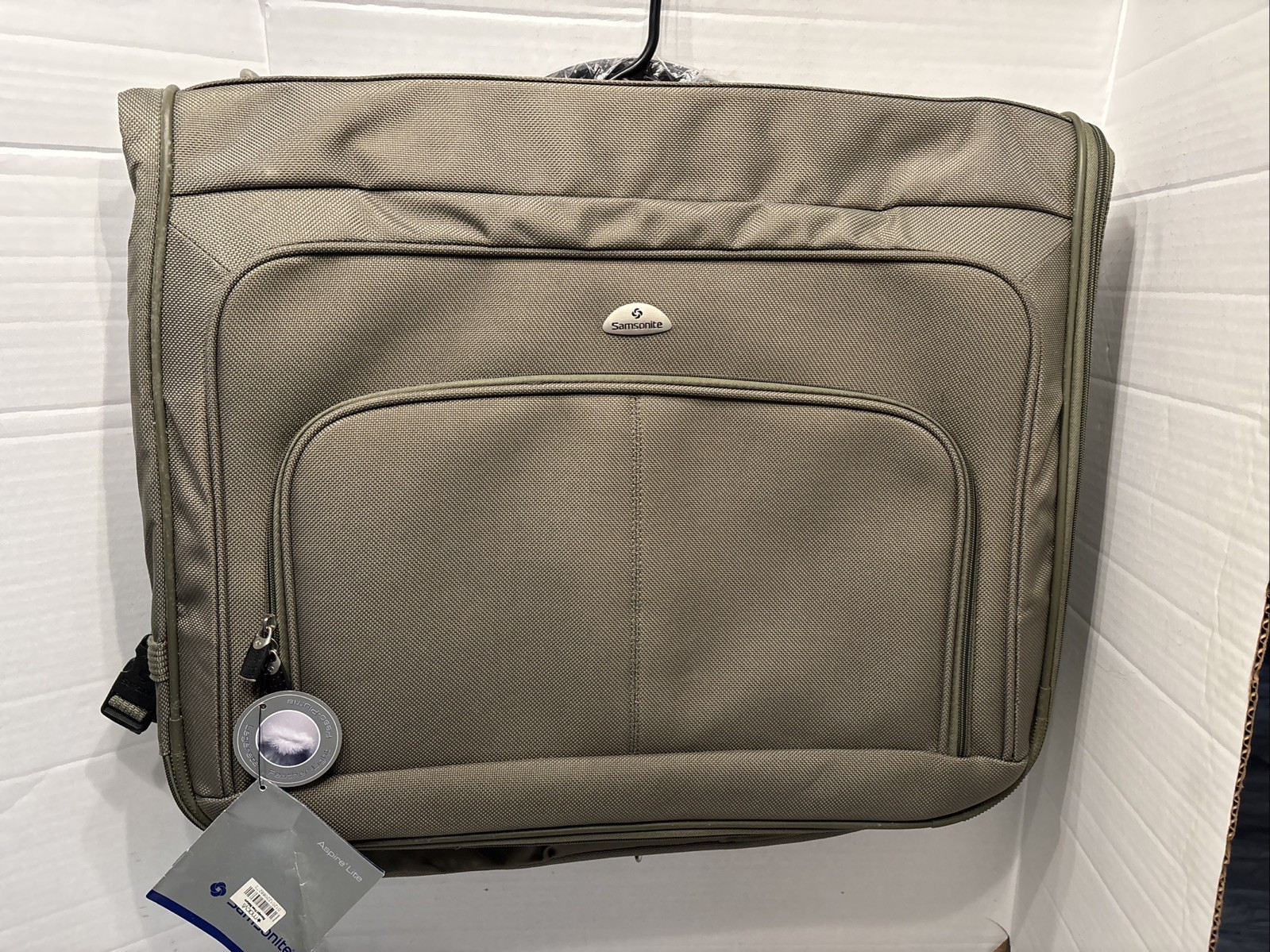 Samsonite Aspire Lite Ultravalet Garment Bag New 24 X 24