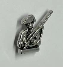 Revolutionary War Minuteman Soldier Lapel Pin (P186)