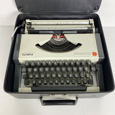 Olympia Traveller de Luxe Retro Silver  Vintage Typewriter Working Tested 