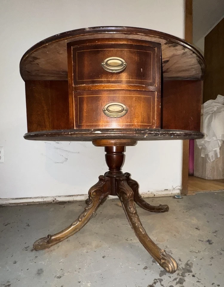 Mesa de alquiler de cuero con tambor giratorio estilo caoba Regency - OCHO CAJONES  Foto 4 de 4