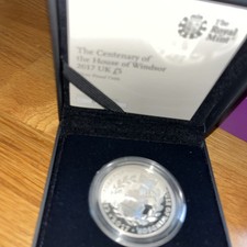 £5 Proof Coin With Gold Ink - 100th Anniversary of the house of Windsor 2017