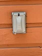 Lockable Outdoor Electrical Outlet Cover Metal Plate Weatherproof Flip Lid Grey