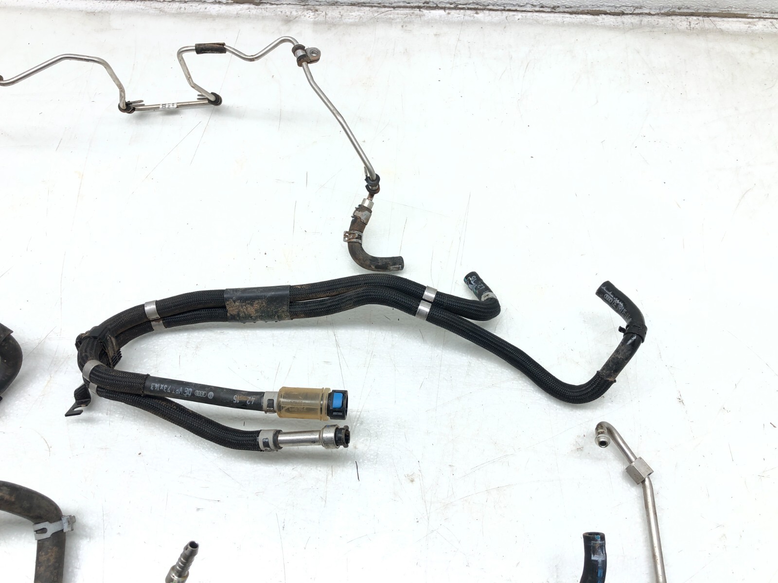 2014-2018 BENTLEY FLYING SPUR 4.0L V8 ENGINE FUEL LINE PIPE HOSE ASSEMBLY OEM