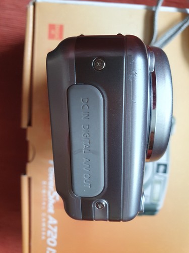 Canon Powershot A720 IS Vintage Retro Digital Camera with 6 x optical zoom - Picture 7 of 13