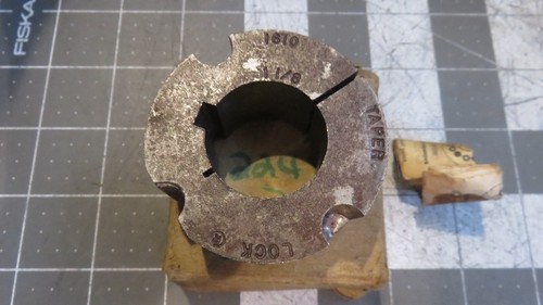 DODGE TAPER-LOCK BUSHING 1610 X 1-1/8 KW 117084 MISSING SCREWS - Picture 2 of 4