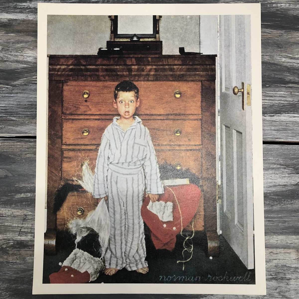 Norman Rockwell リトグラフ 子供の衣装製作 Norman Rockwell Painting The Discovery Boy Finds Santa Claus Suit