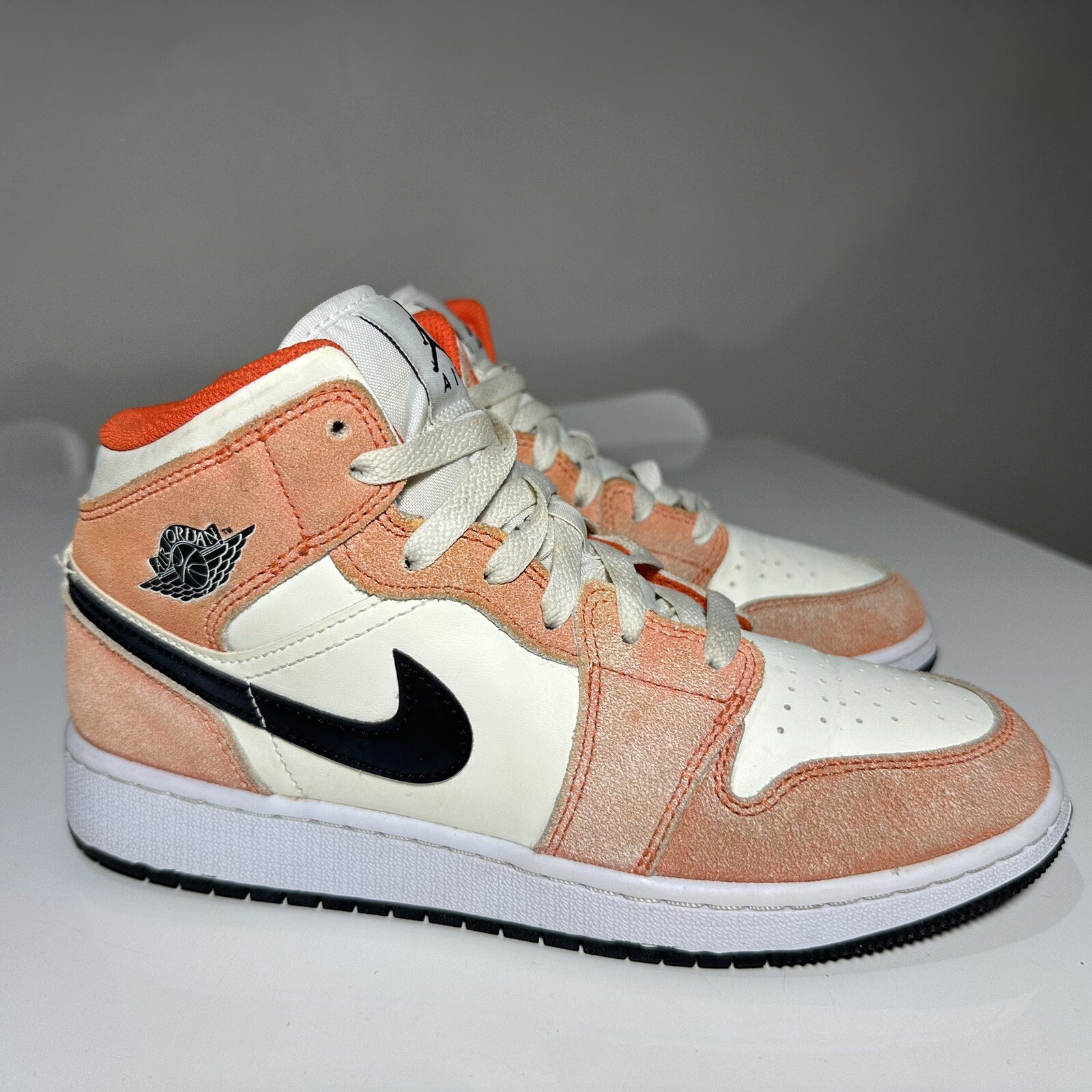 Boys Youth NIKE Air Jordan 1 Mid Orange Suede Sneakers Size 6Y #36662 thumbnail 2