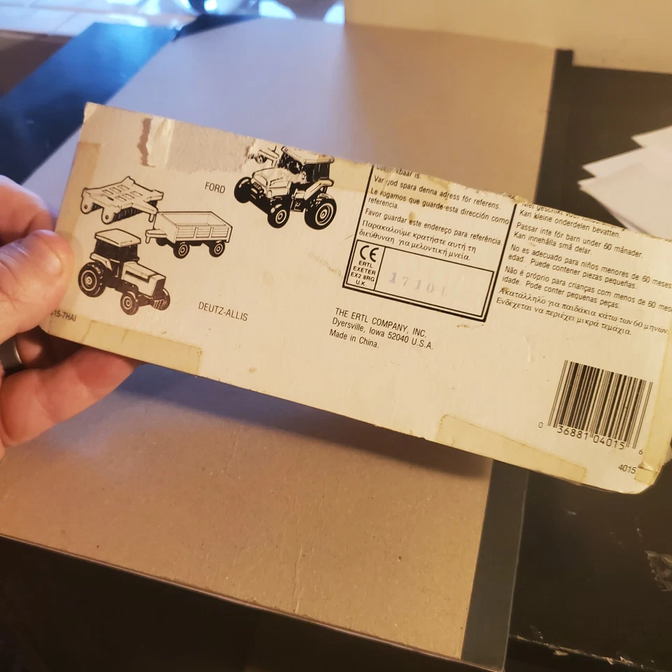 ERTL 4015 Máquinas Agrícolas Réplicas Metal Diecast Ford Tractor, Vagón Juego de Discos Nuevo Foto 4 de 4