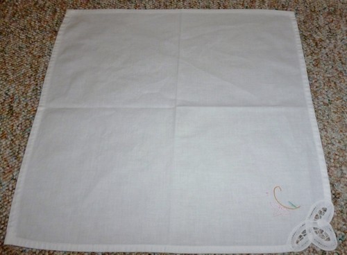 Vintage HAND EMBROIDERED & CUT WORK Tablecloth & 6 Napkins 50" x 65" - Picture 3 of 10