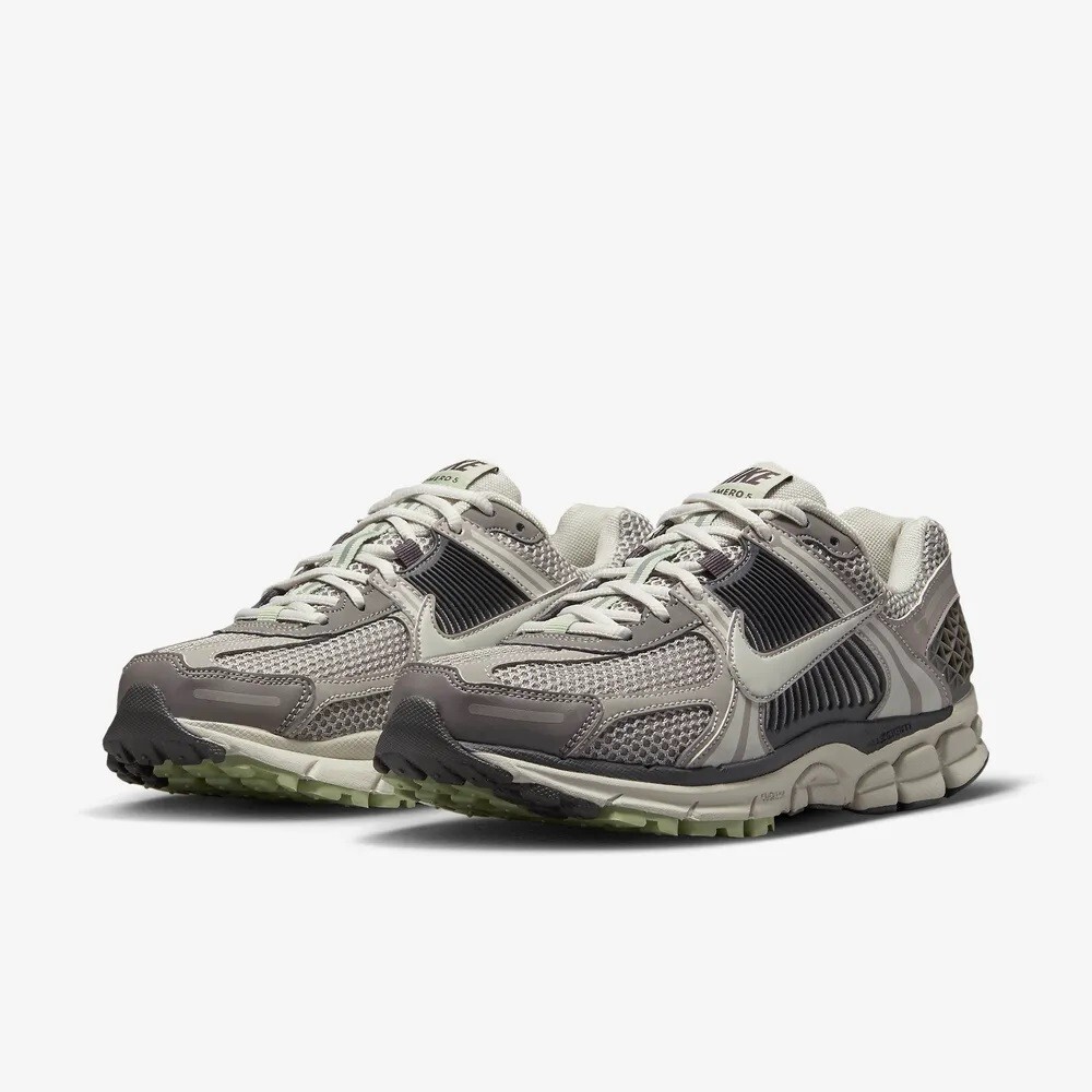 スニーカー Nike WMNS Zoom Vomero 5 \"Cobblestone and Flat Pewter\" Women's Zoom Vomero 5 'Cobblestone and Flat Pewter' (FB8825