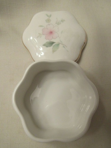 VINTAGE HAMMERSLEY ENGLISH BONE CHINA FLORAL TRINKET - ENGLAND - PRETTY - Picture 2 of 5