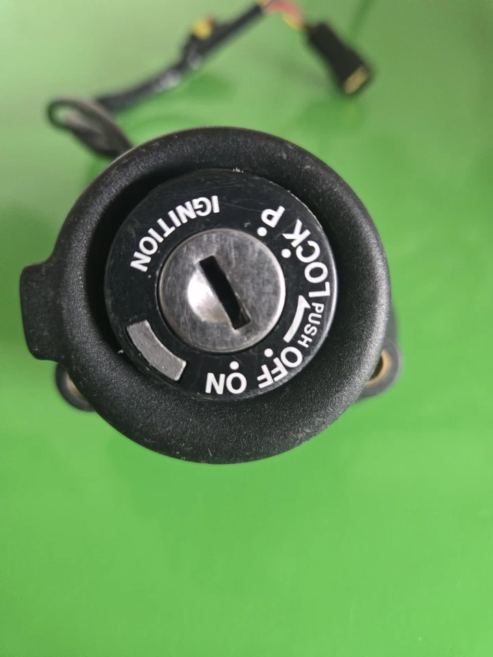 DUCATI Hypermotard 1100 OEM INTERRUPTOR DE ENCENDIDO LLAVE GAURD  Foto 2 de 4