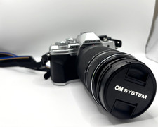 Olympus OM-D E-M10 / M. Zuiko Digital 75-300mm / M.Zuiko 30mm f/3.5 Macro Lens