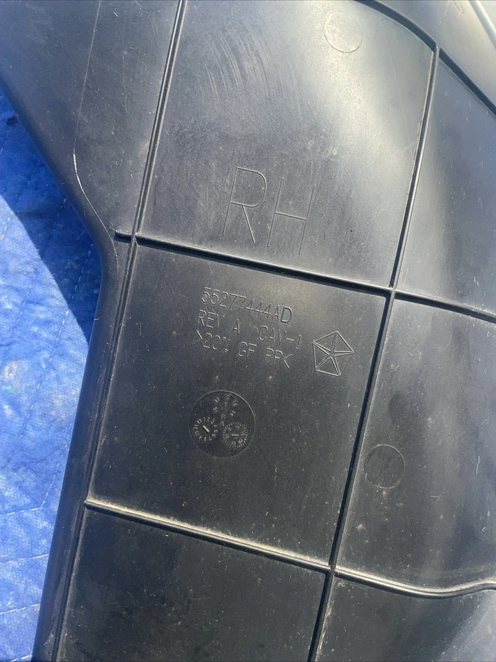 09-22 道奇 RAM 1500 2500 3500 后置发动机 SPLASH SHIELD 右拖把 55277444AD — 第 3/4 张图片