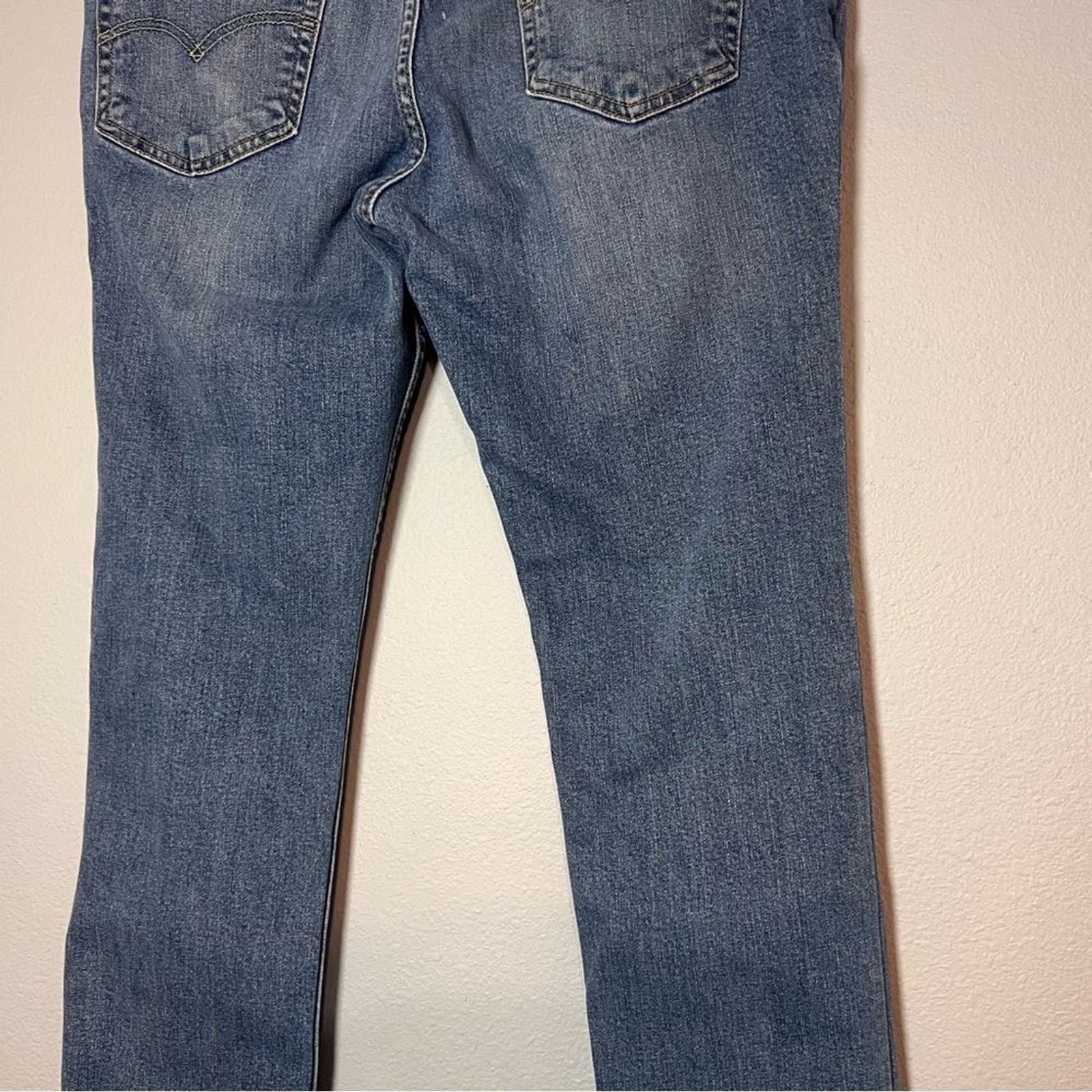 Levi's 559 Men's Relaxed Straight Fit Jeans Size 36x32 Medium Wash Whiskering thumbnail 7