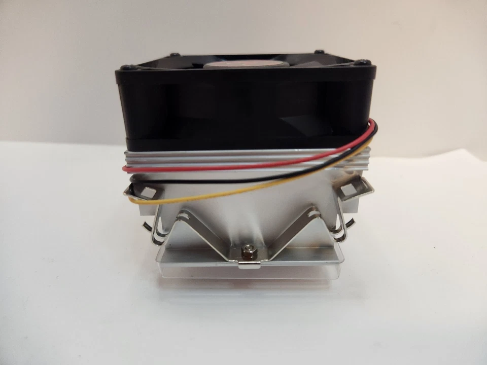 NOS 2004 Thermaltake TR2-M5 CPU Fan Cooler A4005 for Intel P4 up to 3.2 GHz - Image 4 of 4