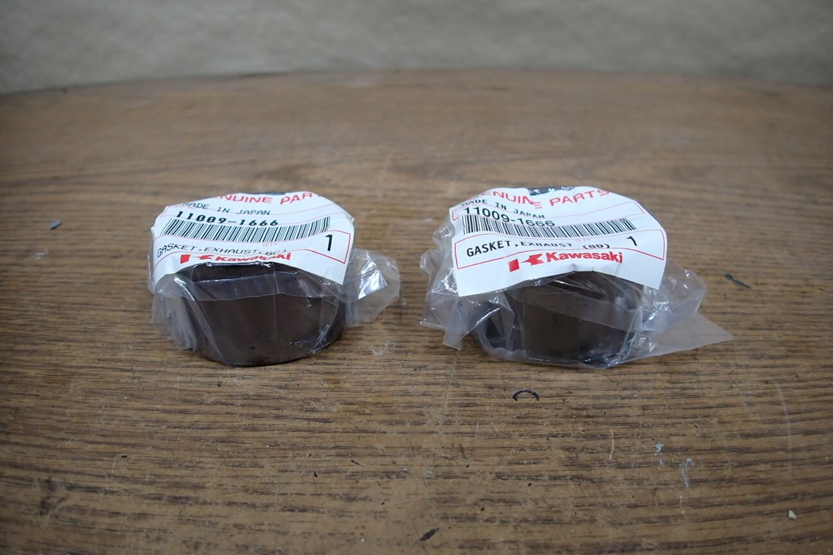 ぶーたん 14024-1666 Kawasaki Cover, Refelcto, RH ***New, Unopened