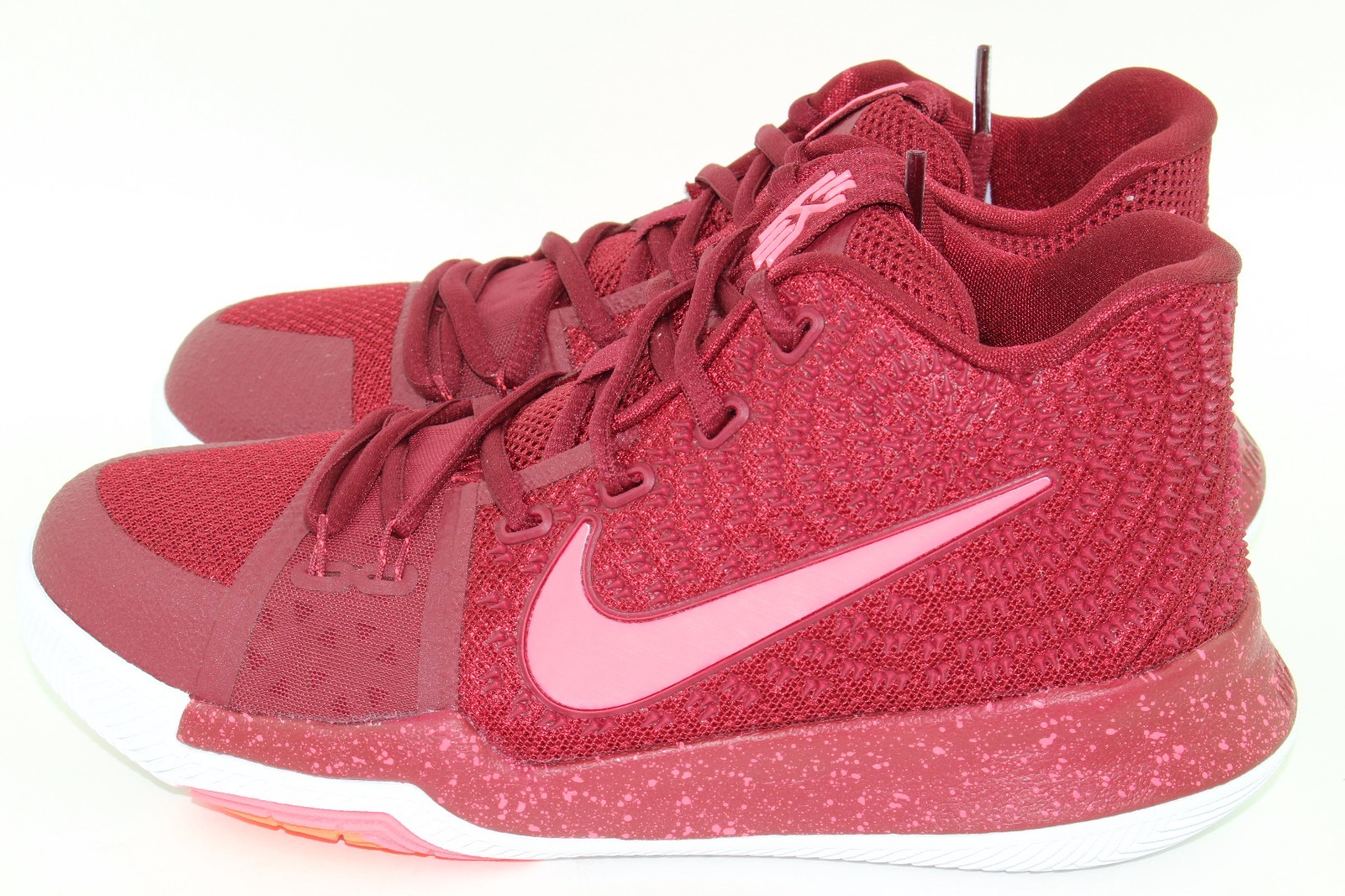 KYRIE 3 HOT PUNCH YOUTH SIZE 4.5 SAME AS WOMAN 6.0 NEW AUTHENTIC KYRIE 3 HOT PUNCH YOUTH SIZE 4.5 SAME AS WOMAN 6.0 NEW AUTHENTIC