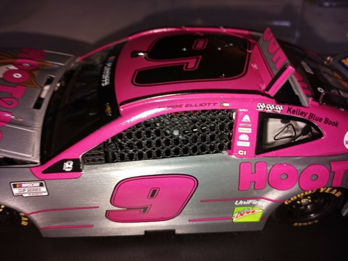2020 CHASE ELLIOTT Hooter's "Give A Hoot" Raw Special Finish 52/62 Produced - Picture 4 of 8