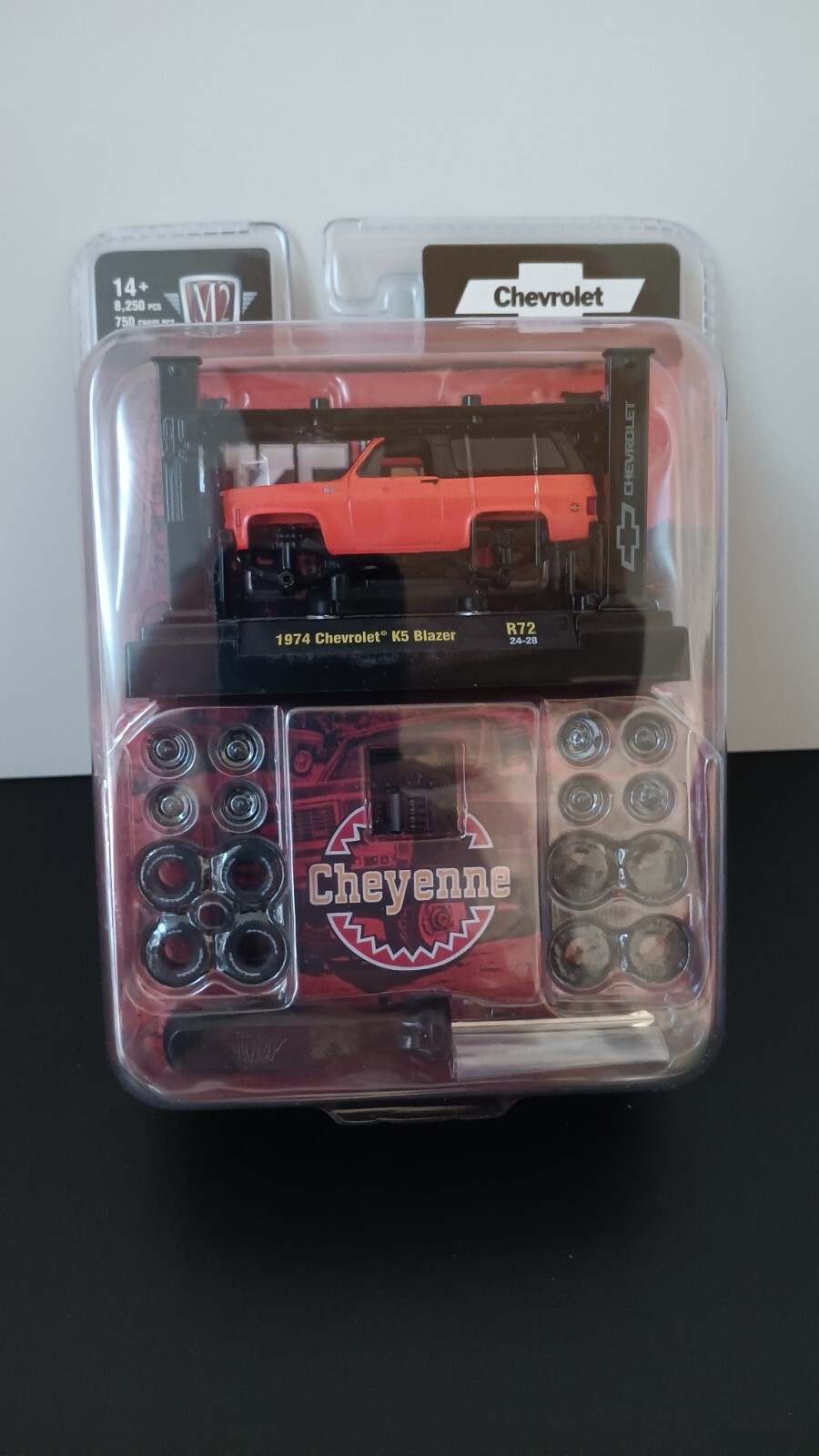 M2 Machines Model Kit 1974 Chevrolet K5 Blazer Orange, R72 24-28 Square Body