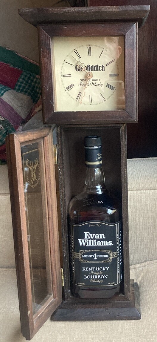 RARE Vintage Battery Operated Glenfiddich Scotch Wood Clock wDoor