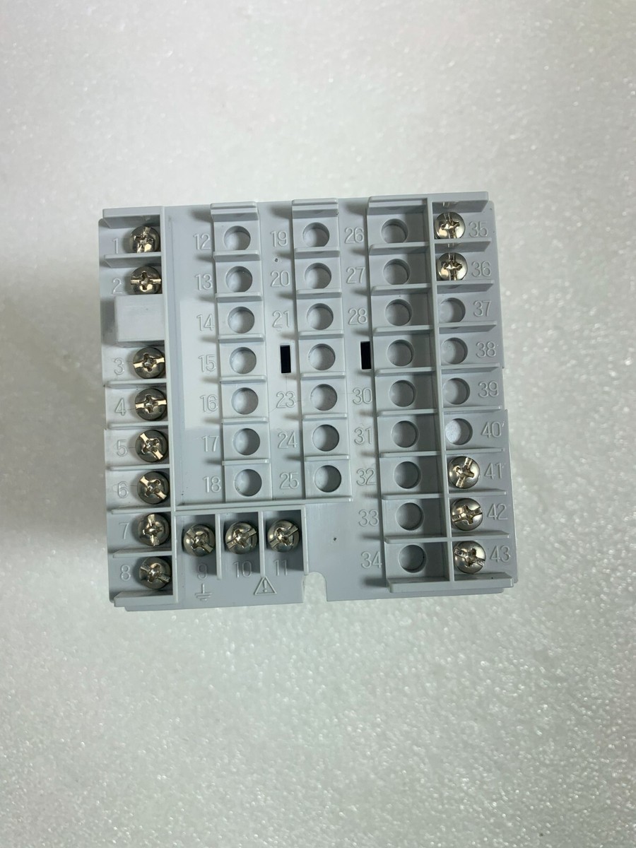 CHINO DB1000B DB1030B000-G0A DIGITAL INDICATING CONTROLLER, xx36