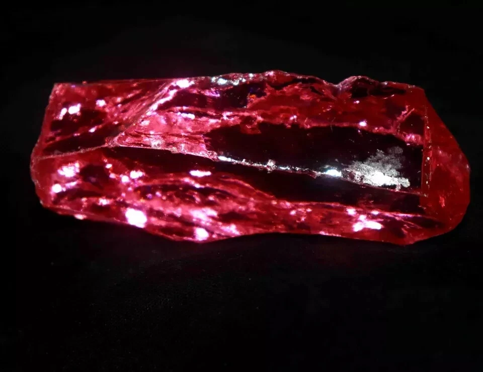 Zafiro rosa natural extraído a tierra 450-680 quilates piedra preciosa cruda sin cortar Rusia Foto 2 de 4