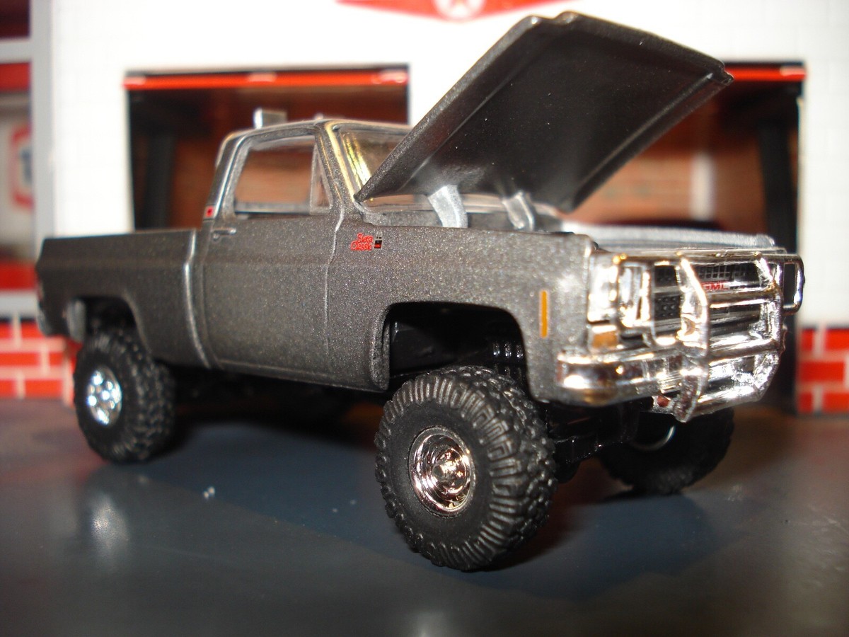 C60 & 1976 GMC Sierra Grande 15 ムーンアイズ M2 Machines 1:24 1976 GMC Sierra Grande 15 Mooneyes Custom