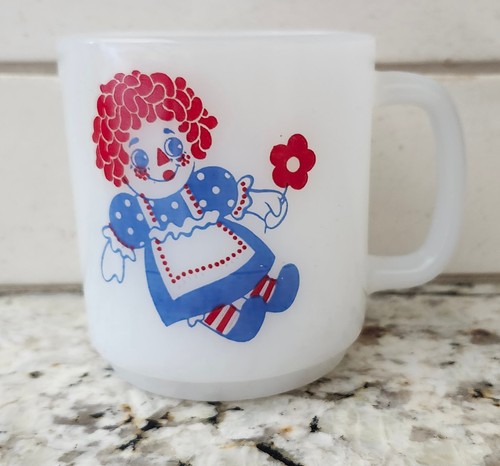 VTG. RAGGEDY ANN & ANDY Milkglass Mug. Adorable! ❤️💙