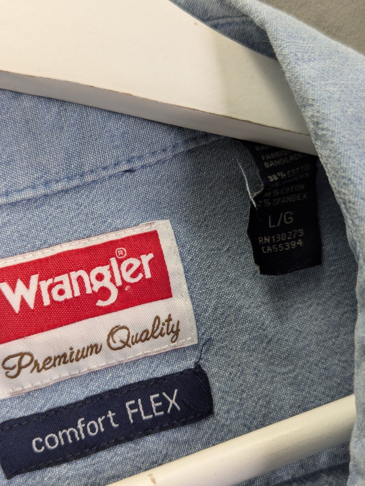 Wrangler Chambray Short Sleeve Shirt Size Large Relaxed USA Fit Blue Button Up image 3