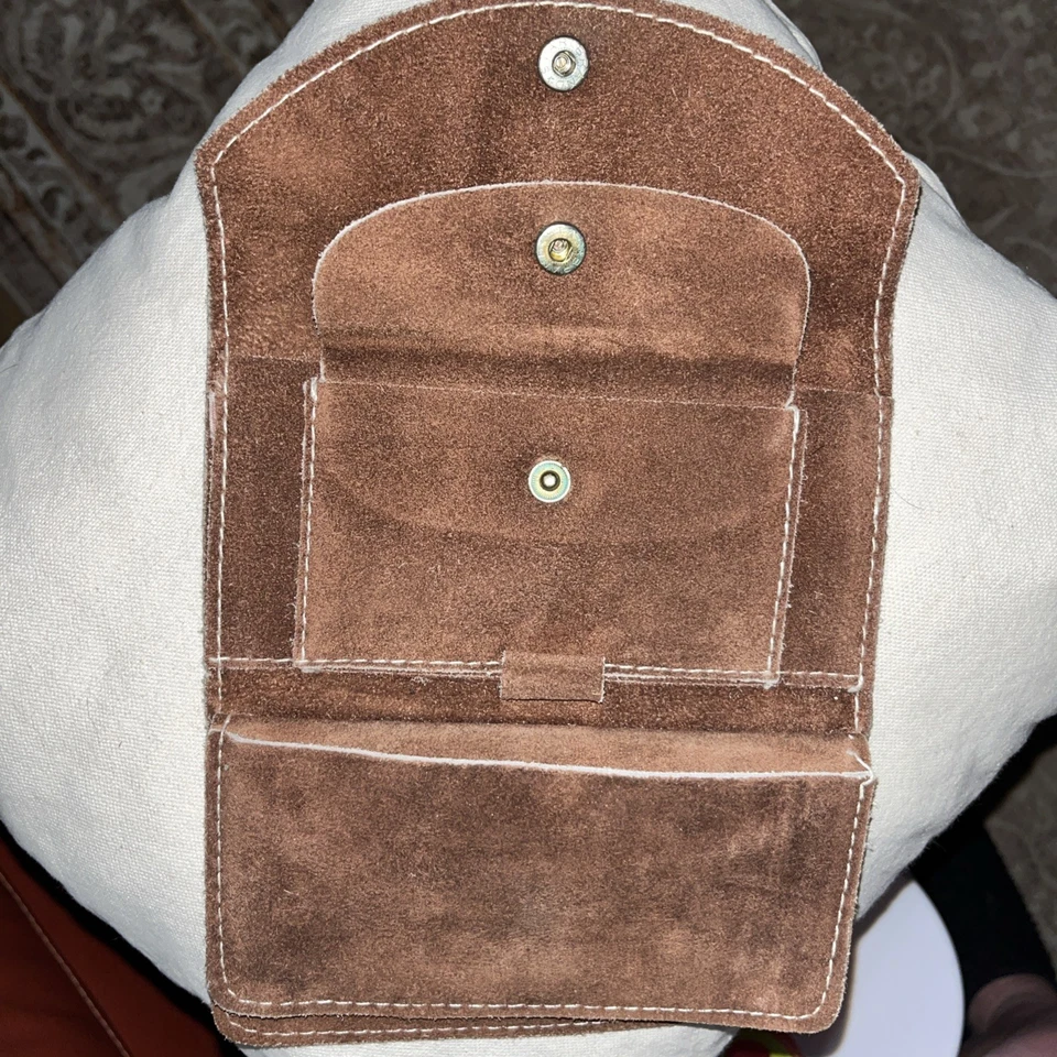 Carteira clutch vintage anos 70 couro camurça três dobras talão de cheques - Imagem 4 de 4