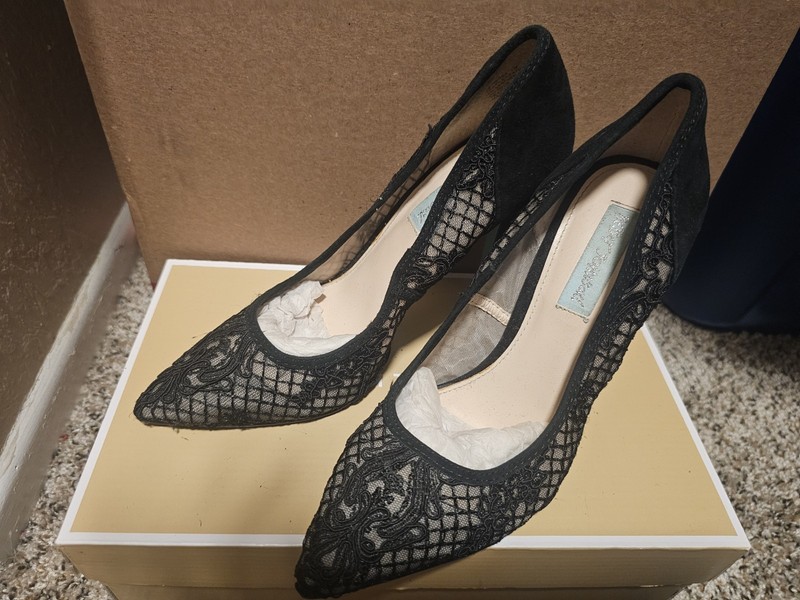Betsey Johnson Women’s Black Lace Floral Pointed Toe Slip-On Pumps Size 7