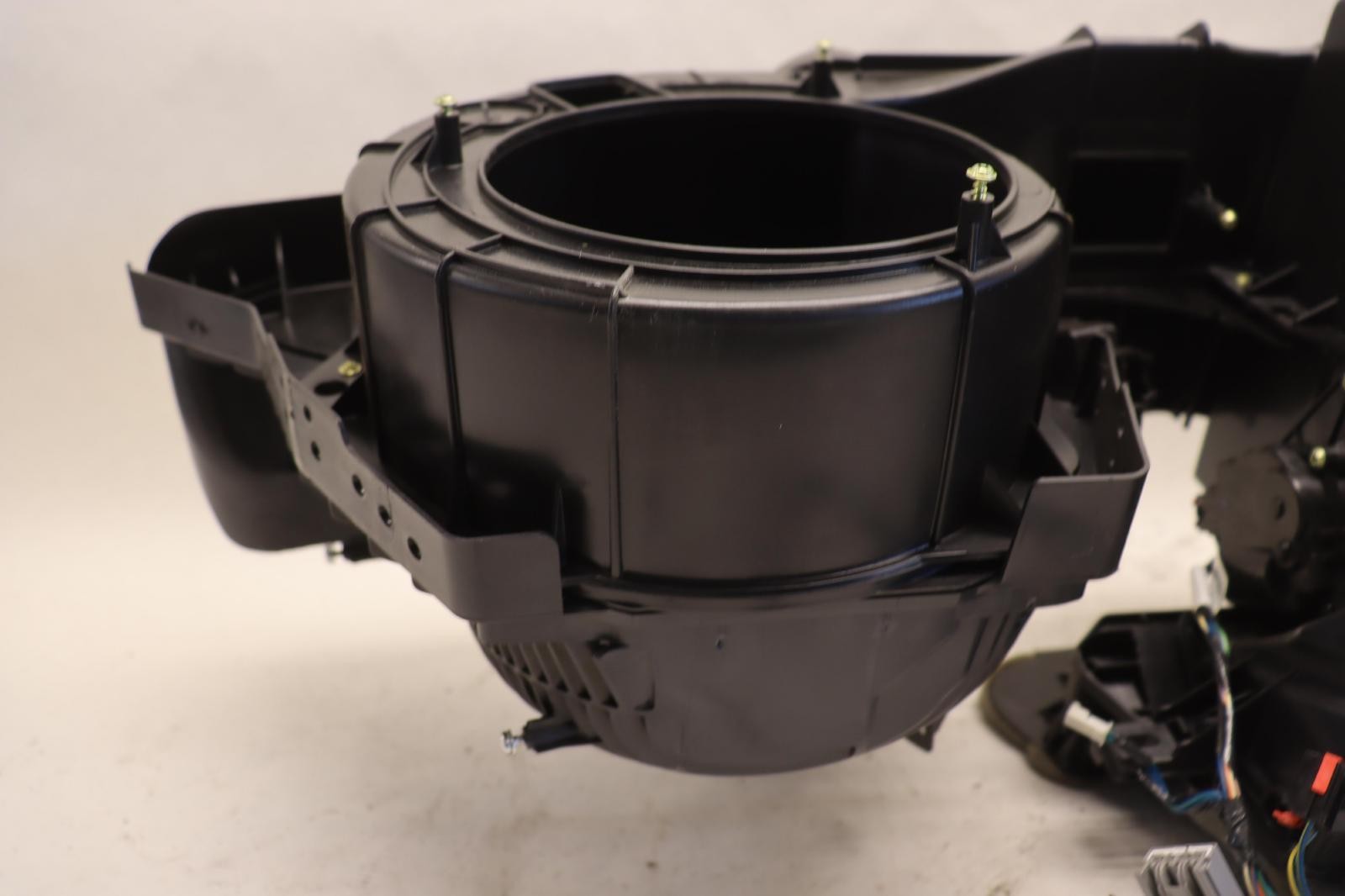 2014-2020 MASERATI QUATTROPORTE 3.0L HVAC HEATER A/C BLOWER HOUSING BOX OEM