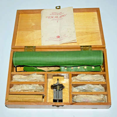 VINTAGE CHAD VALLEY ESCALADO PFERDERENNSPIEL in HOLZBOX um 1950