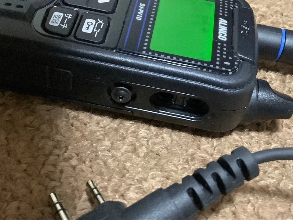 Alinco DJ-PV1D Transceiver mit Mikrofon funktioniert - Bild 3 von 3