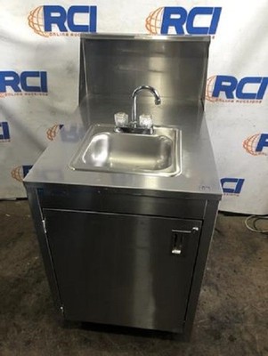 QUALSERV SELF CONTAINED SS PORTABLE SINK W CASTERS! GREAT FOR EVENTS & CATERING!