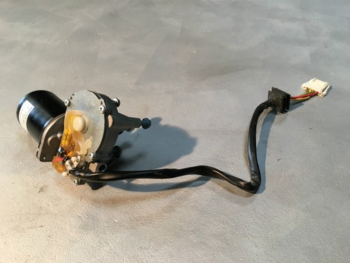 Mercedes Benz CLK W209 Scheibenwischermotor Vorne A2038200442