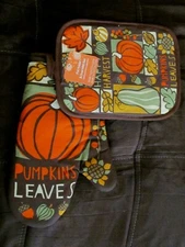 Pumpkin Leaves Pot Holder & Oven Mitt Set