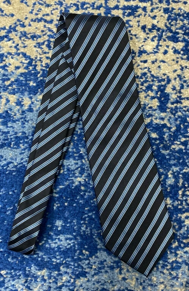 Corbata Giorgio Armani Azul Marino Rayas Sesgadas 100% Seda Hecha en Italia Foto 2 de 4