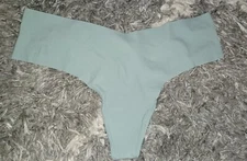 NeW Vs no show lightweight ribbed thong Panty Size medium soft sage 
